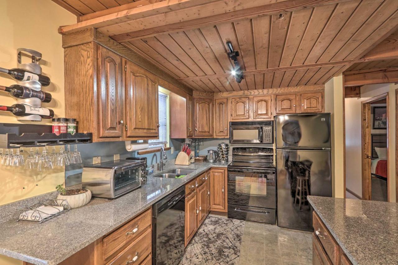 Henryville Home With Hot Tub About 5 Mi To Camelback! Bagian luar foto