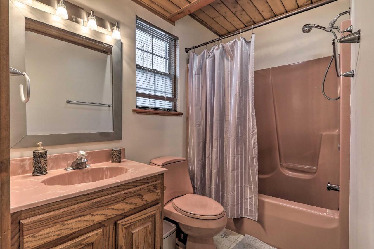 Henryville Home With Hot Tub About 5 Mi To Camelback! Bagian luar foto